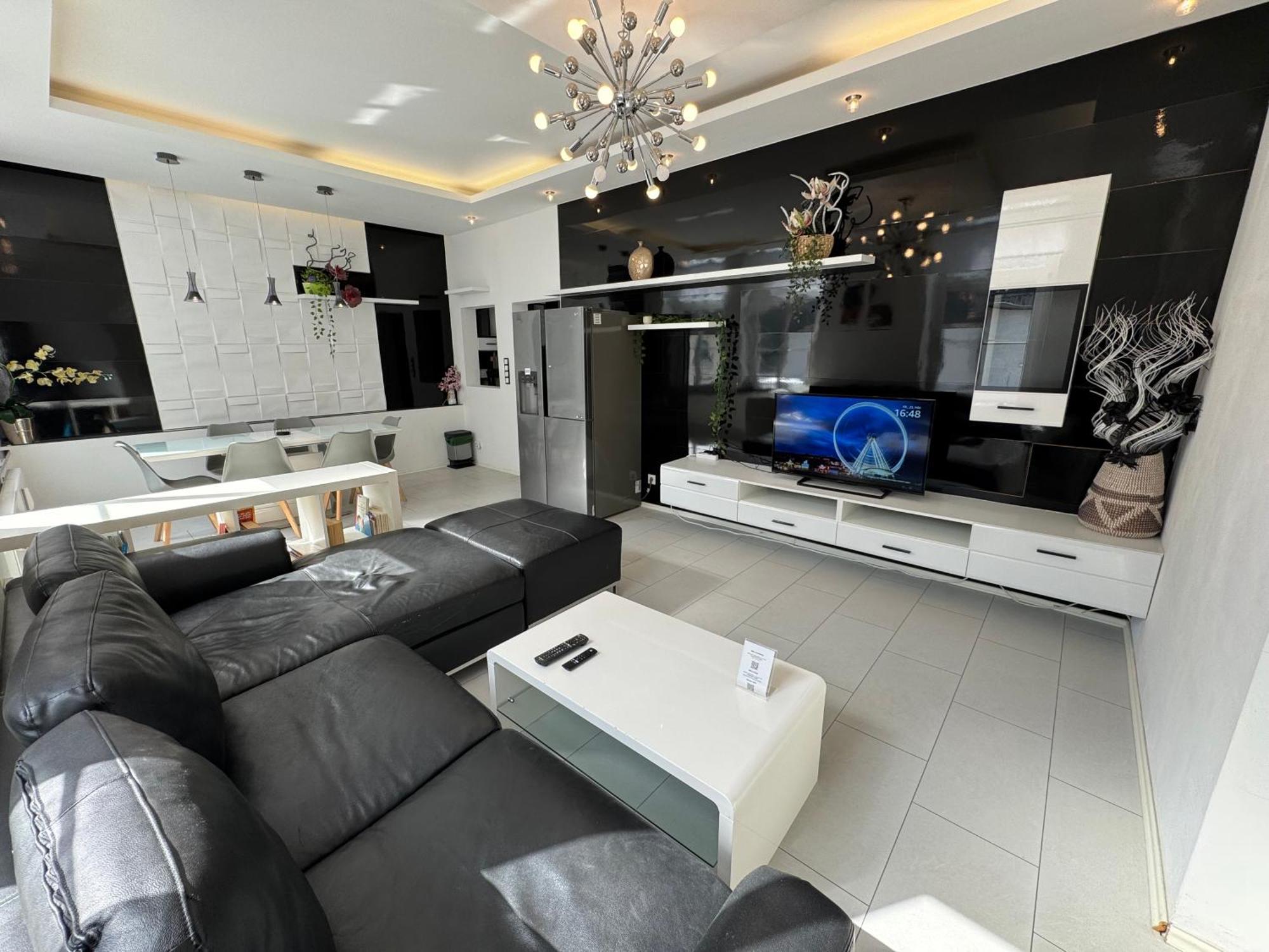 Moderne & Rustikale Monteurwohnung Im Zentrum アイトルフ エクステリア 写真