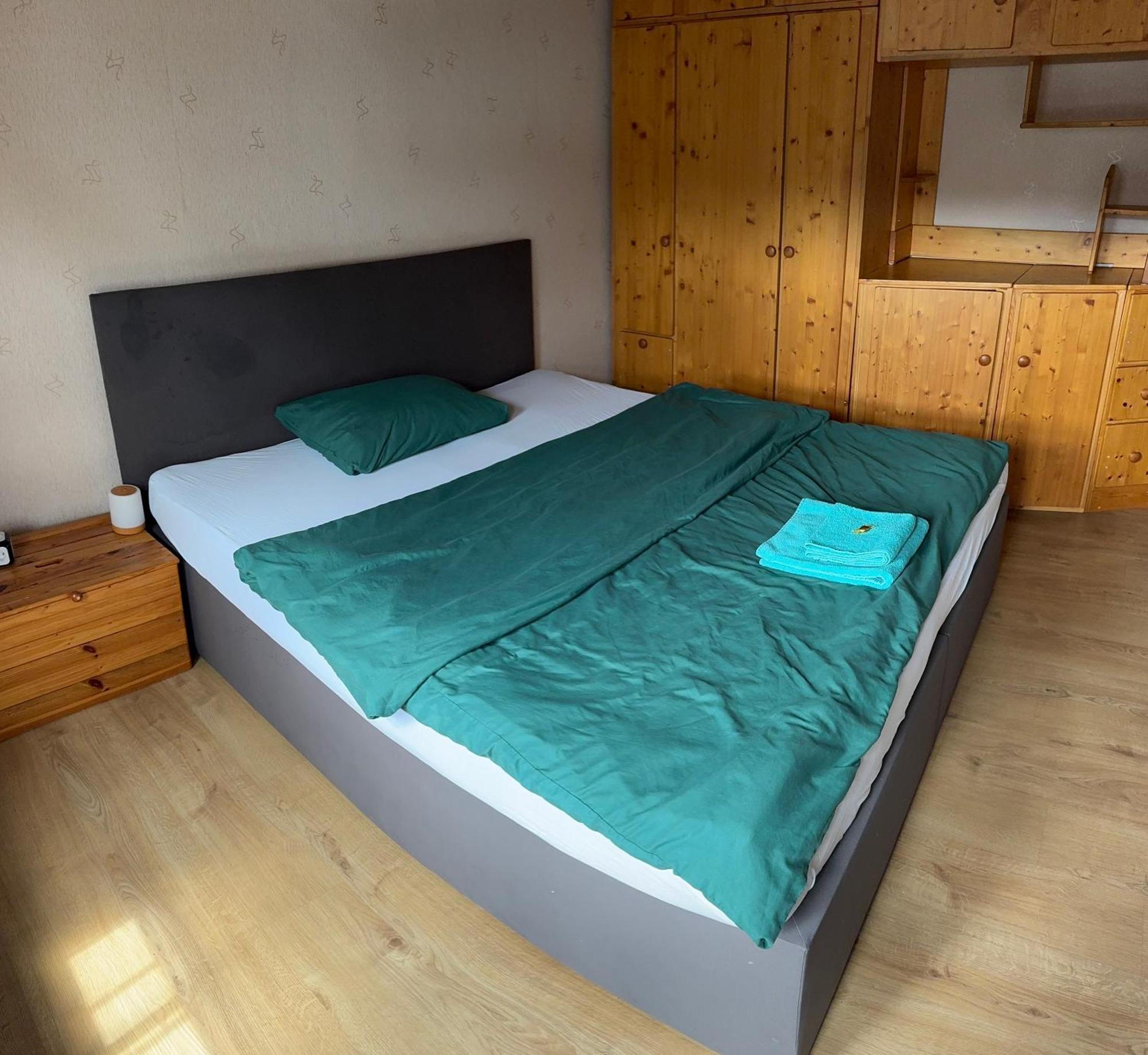 Moderne & Rustikale Monteurwohnung Im Zentrum アイトルフ エクステリア 写真