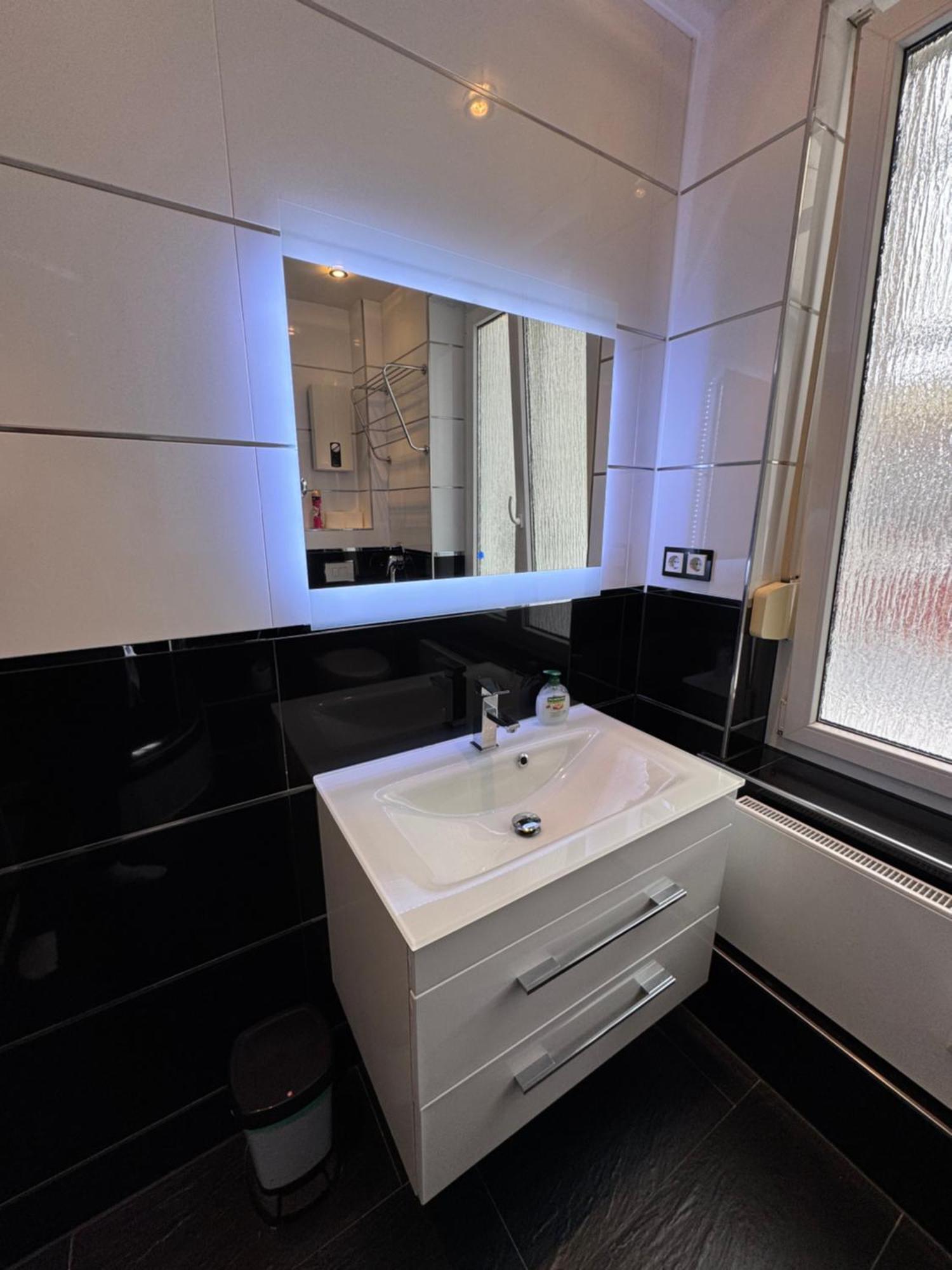 Moderne & Rustikale Monteurwohnung Im Zentrum アイトルフ エクステリア 写真