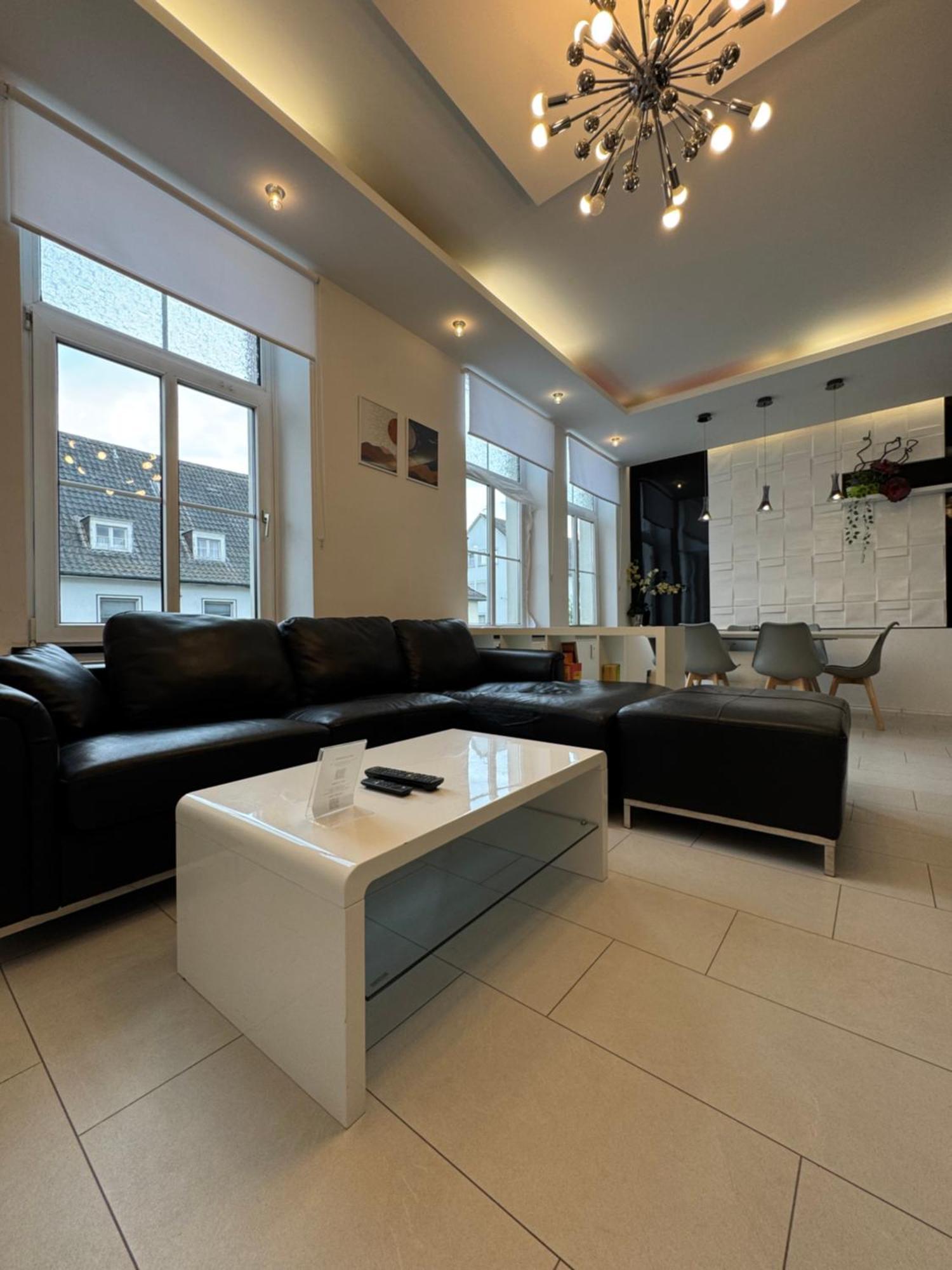 Moderne & Rustikale Monteurwohnung Im Zentrum アイトルフ エクステリア 写真