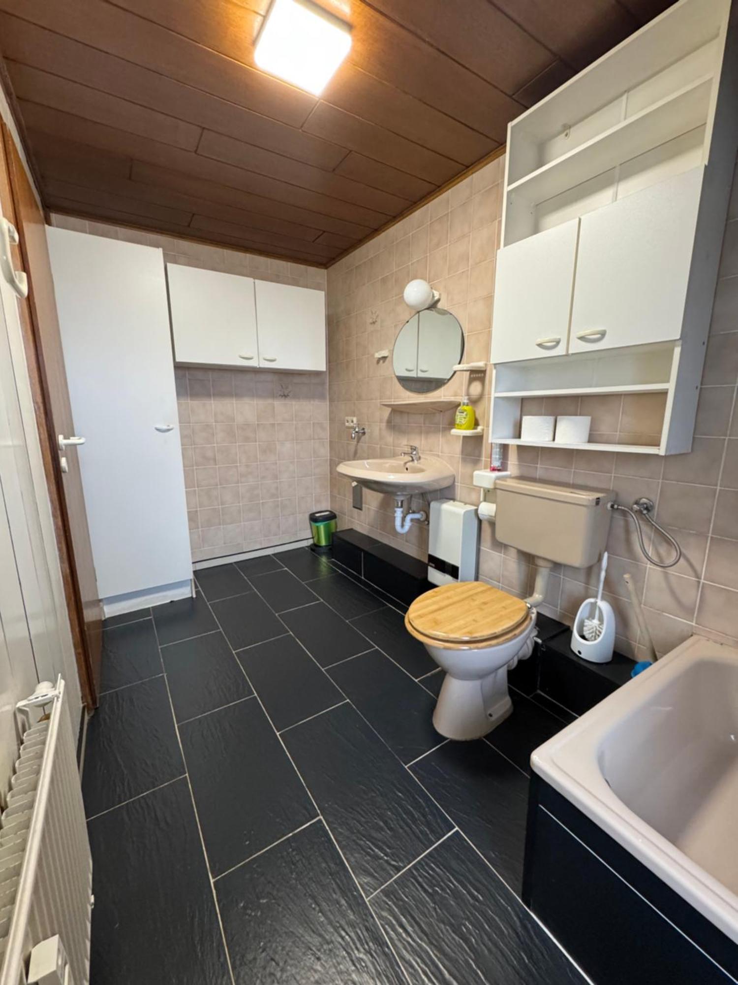 Moderne & Rustikale Monteurwohnung Im Zentrum アイトルフ エクステリア 写真