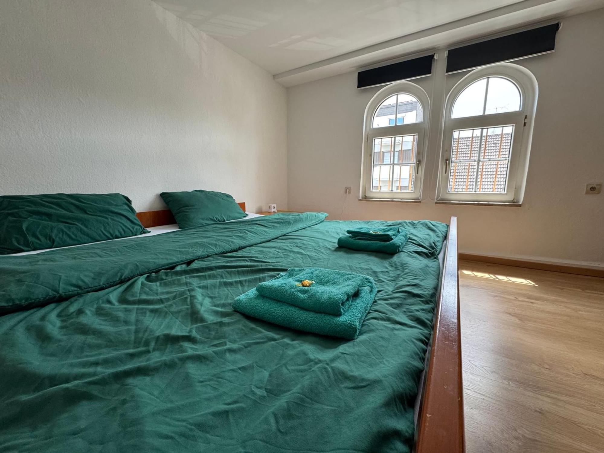 Moderne & Rustikale Monteurwohnung Im Zentrum アイトルフ エクステリア 写真