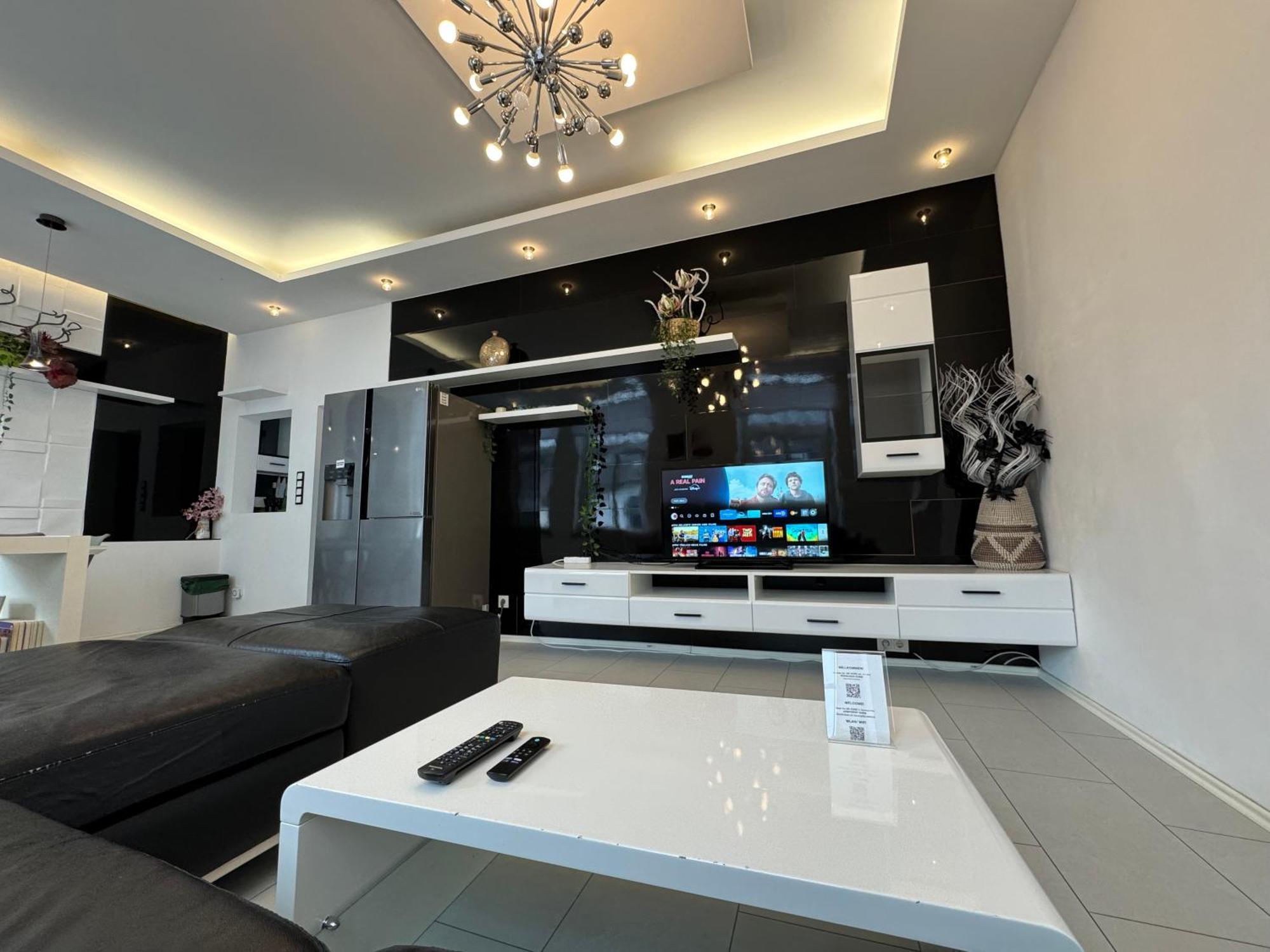 Moderne & Rustikale Monteurwohnung Im Zentrum アイトルフ エクステリア 写真