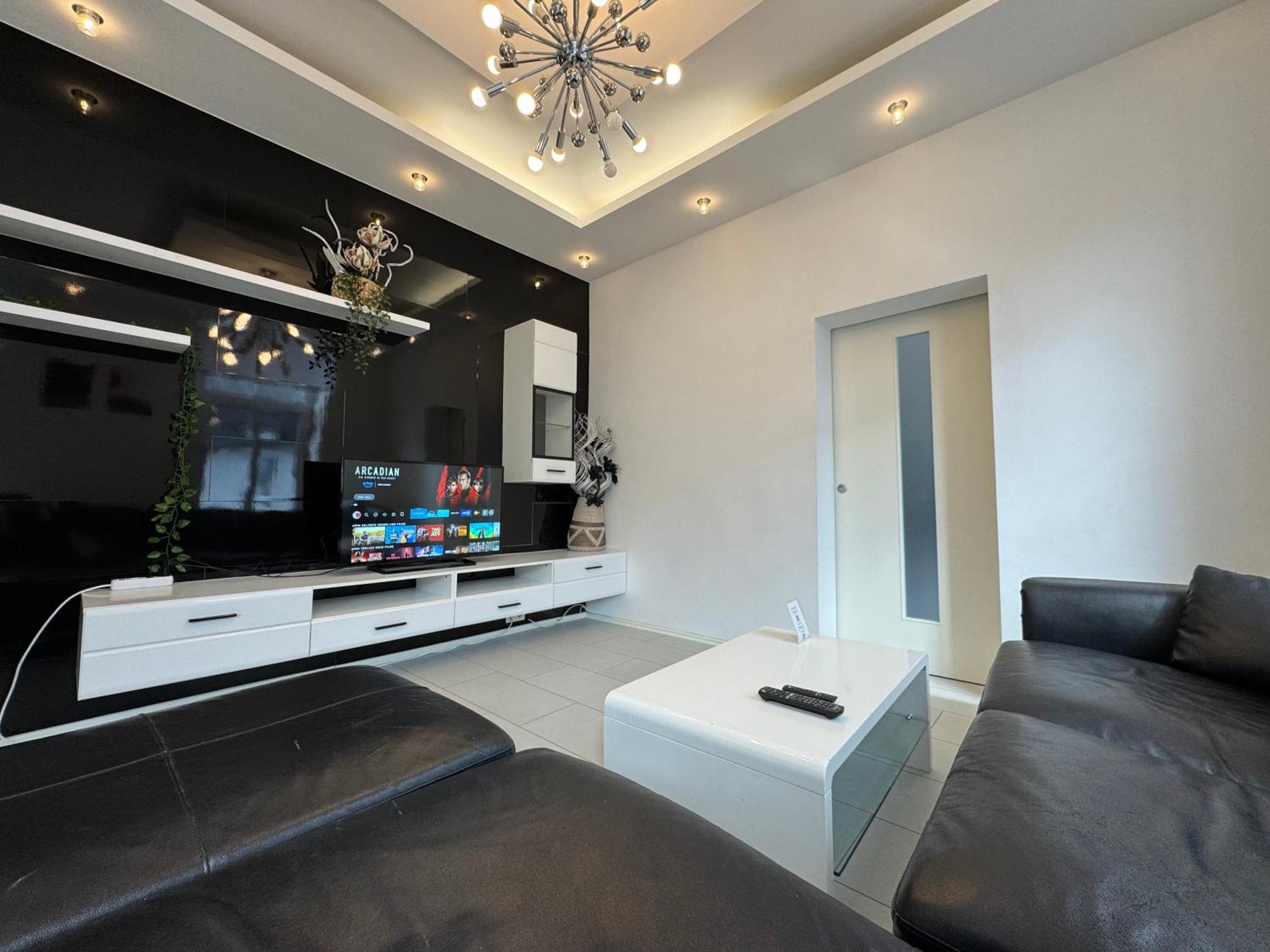 Moderne & Rustikale Monteurwohnung Im Zentrum アイトルフ エクステリア 写真